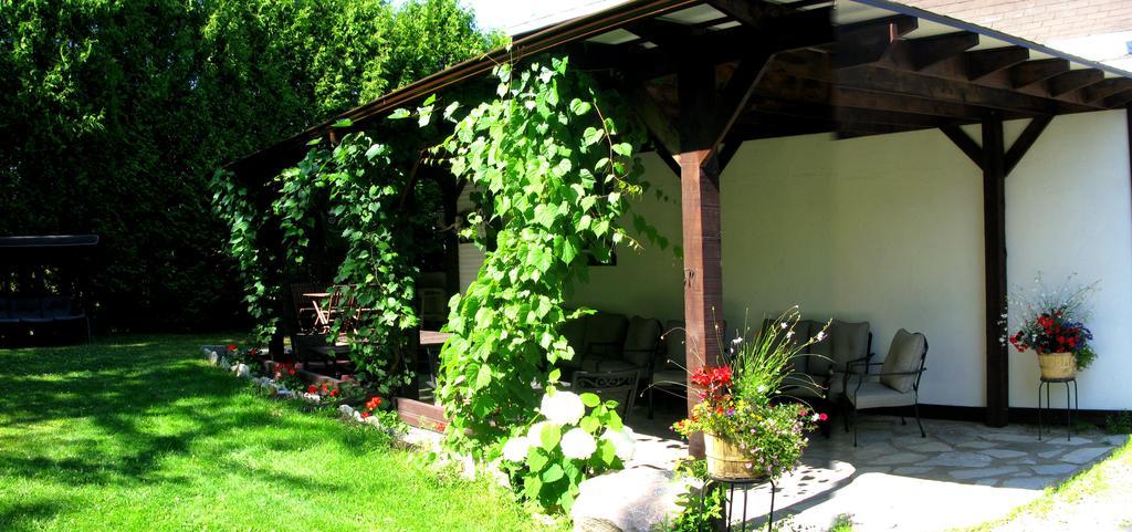 Gite Aux Traditions Saint-Jean-des Piles Exterior photo